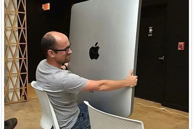 Người hâm mộ tung ảnh chế về những sản phẩm mới của Apple