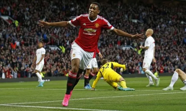Sao trẻ Martial giúp MU hạ Liverpool - ông bố 2 con Messi ghi bàn