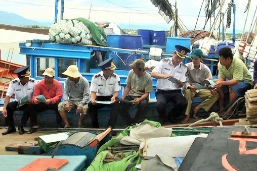 BTL Vùng Cảnh sát biển 3 truyên truyền, phổ biến pháp luật cho ngư dân