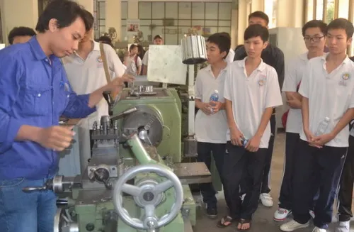 Hơn 1,7 tỉ đồng học bổng cho sinh viên đầu năm học 