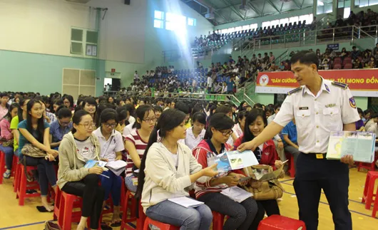 Đẩy mạnh tuyên truyền phòng chống tội phạm ma túy trong bà con ngư dân