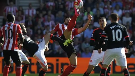 Martial tỏa sáng, MU ngược dòng hạ Southampton