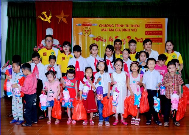 Hơn 1.500 trẻ em hoàn cảnh đặc biệt vui hội trung thu
