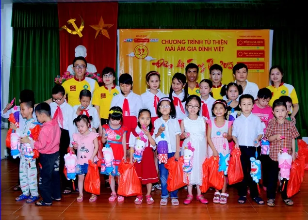 Hơn 1.500 trẻ em hoàn cảnh đặc biệt vui hội trung thu