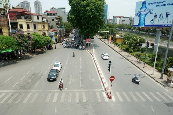 Tìm bóng râm để dừng chờ đèn đỏ cũng có thể bị xử phạt