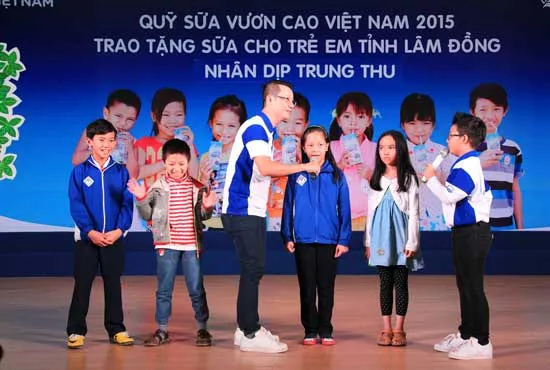 Vinamilk và Quỹ Sữa Vươn cao Việt Nam đến với trẻ em tỉnh Lâm Đồng