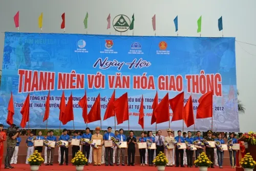 Ngày hội “Thanh niên với văn hóa giao thông” năm 2015 