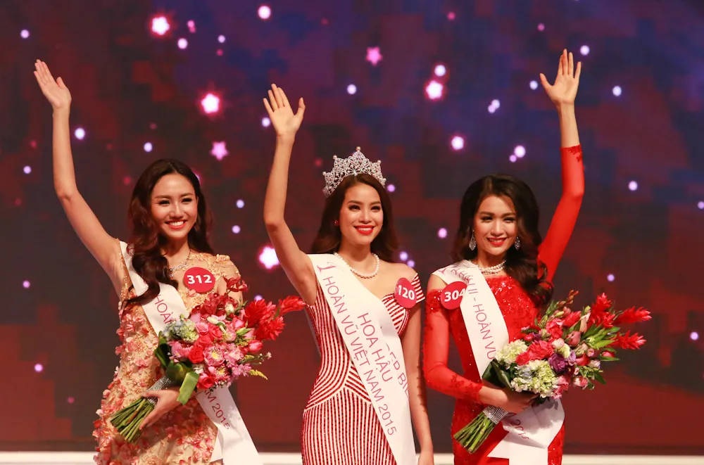 Phạm Thị Hương đăng quang Hoa hậu Hoàn Vũ Việt Nam 2015