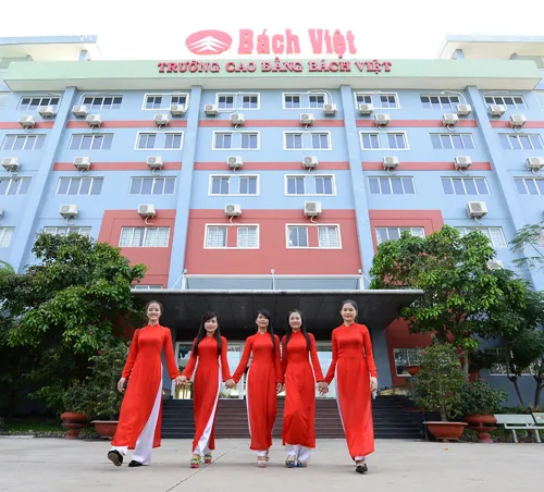 Trường CĐ Bách Việt: hơn 50% sinh viên ra trường làm đúng ngành