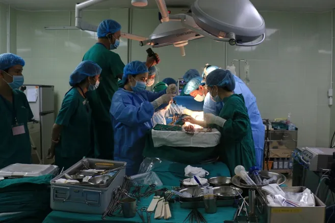 Bệnh viện chợ Rẫy thực hiện hai ca ghép gan từ người cho là con ruột