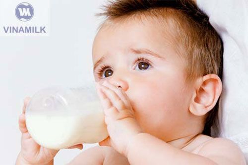 Tư vấn trực tuyến: Chọn sữa và cho con uống sữa đúng cách