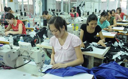 Doanh nghiệp sinh lợi từ việc ưu ái lao động nữ