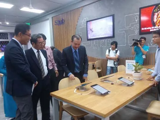Tận hưởng không gian thư viện thông minh với giá 10.000 đồng