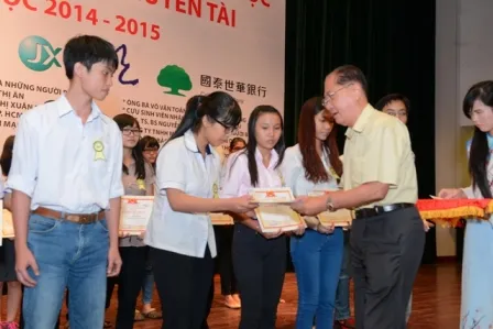 15 năm, 3.000 sinh viên nhận học bổng khuyến tài