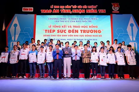 180 sinh viên nhận học bổng “Tiếp sức đến trường”