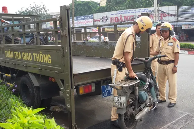 Có thể phạt đến 20 triệu đồng cho xe mù vi phạm      