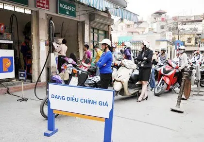Điểm tin 24 giờ - 3/11/2015: Giá xăng giảm mạnh 770 đồng/lít từ 15 giờ hôm nay