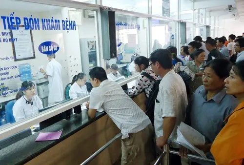 Tăng giá 1.800 dịch vụ y tế - Người bệnh trông cậy vào BHYT
