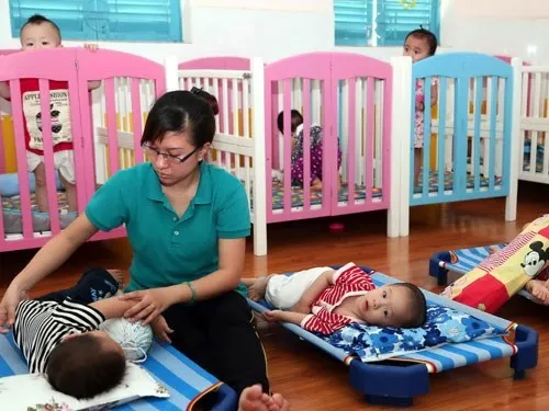 Nhiều quận, huyện mạnh dạn mở rộng chăm sóc trẻ 6-18 tháng tuổi