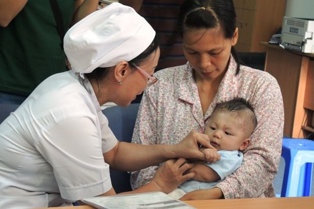 Bé bị dao đâm xuyên sọ: Theo dõi nếu bé có dấu hiệu động kinh