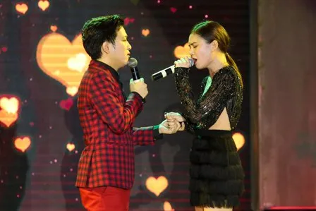 Hàng ngàn khán giả đội mưa đến xem liveshow Trường Giang