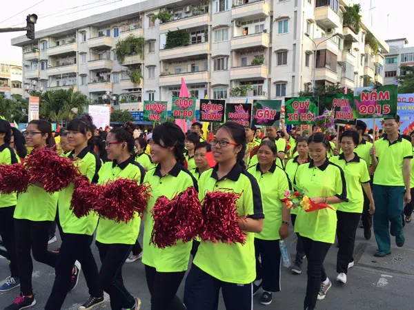 Hơn 3.000 người tham gia đi bộ Đồng hành vì người nghèo