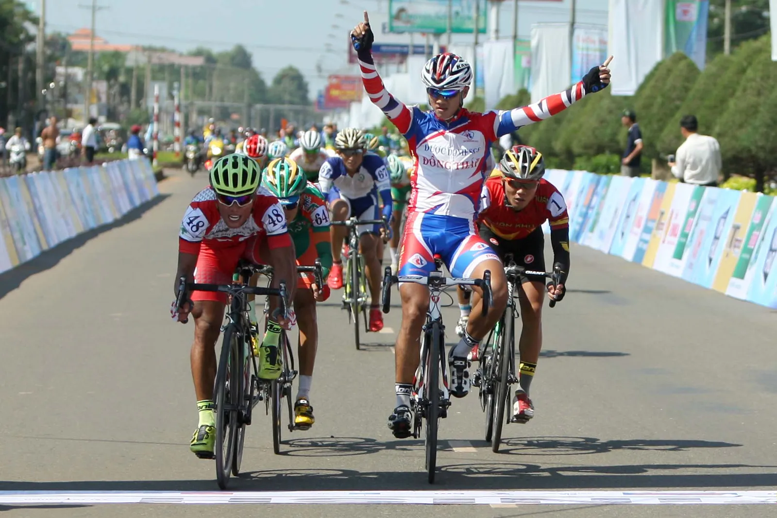 Chặng 1 cuộc đua xe đạp Nam Kỳ Khởi Nghĩa 2015 - Tranh cúp phát thanh VOH: Nguyễn Trường Tài về nhất