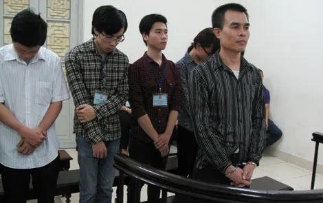Thuê người hoặc mua phần mềm gián điệp theo dõi người khác bị phạt tiền và phạt tù?
