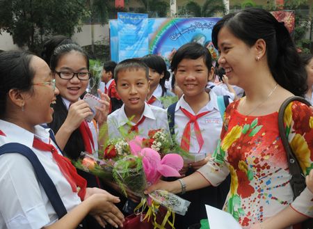 Rộn ràng ngày hội Tri ân thầy cô