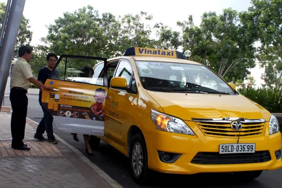 Vrada đang nạp tặng miễn phí điện thoại cho khách đi taxi
