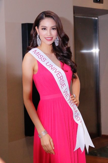 Hoa hậu Phạm Hương sẵn sàng cho Miss Universe 2015