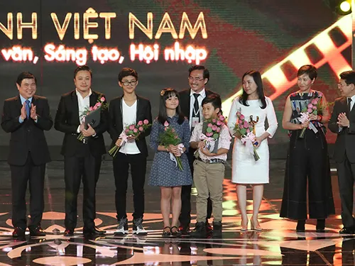 Lần đầu tiên trao Bông sen vàng cho phim thắng cả nghệ thuật lẫn công chúng