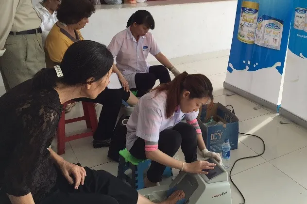 Vinamilk tuyên truyền kiến thức chăm sóc sức khỏe cho người cao tuổi