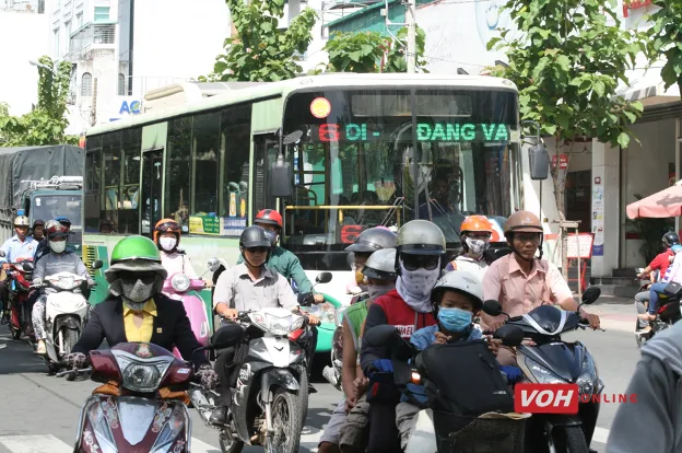 Cử tri bức xúc vấn đề ùn tắc giao thông