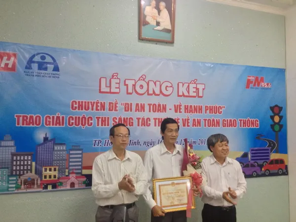 VOH trao giải cuộc thi Thơ - Hò - Vè “Đi an toàn về hạnh phúc”