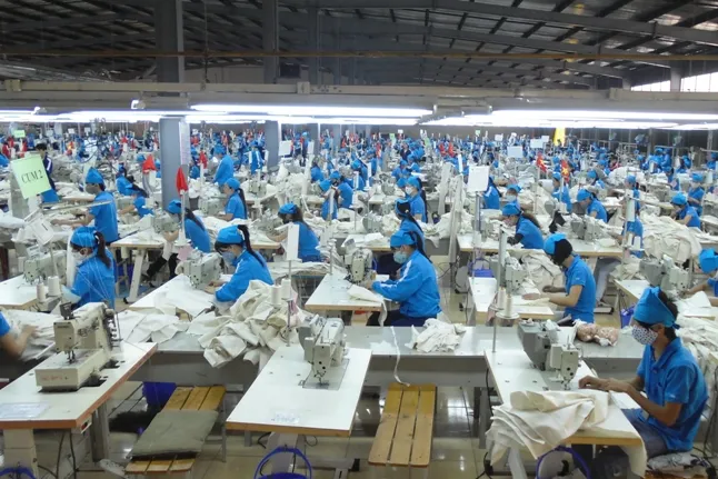 Lao động nữ chưa được hưởng đầy đủ chính sách mới, vì sao?