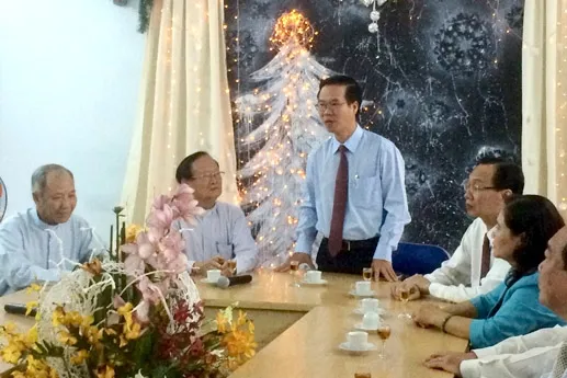 Phó bí thư thường trực Thành ủy Võ Văn Thưởng thăm, chúc mừng các cơ sở tôn giáo