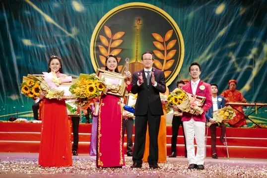 Người đẹp Đồng Tháp Nguyễn Thị Trường An xuất sắc giành Huy chương vàng giải Bông Lúa Vàng 2015
