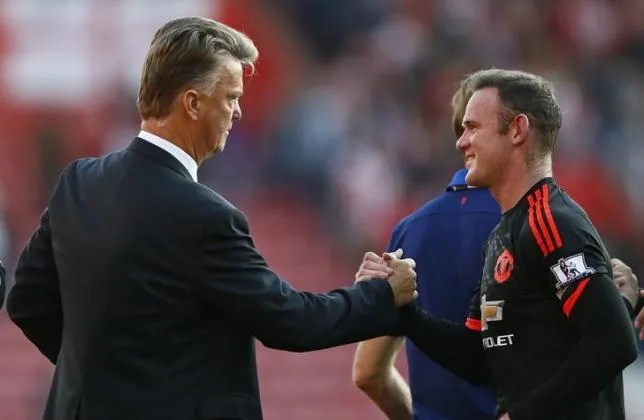 Rooney kêu gọi đồng đội chiến đấu vì Van Gaal