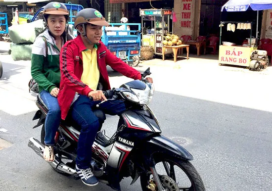 Vrada tung dịch vụ xe ôm “taxi 2 bánh” và đưa đón học sinh