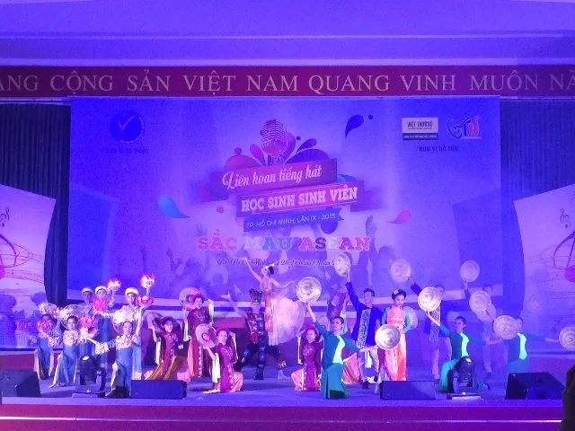 Sinh viên hội nhập cùng “Sắc màu ASEAN”
