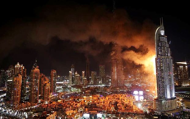 Dubai: Khách sạn hạng sang 63 tầng bốc cháy đêm pháo hoa