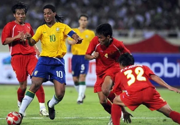 Romario, Ronaldinho chính thức nhận lời sang Việt Nam đá giao hữu