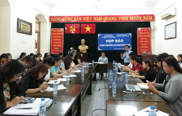 Ngày 9/1/2016, Đường sách Nguyễn Văn Bình hoạt động