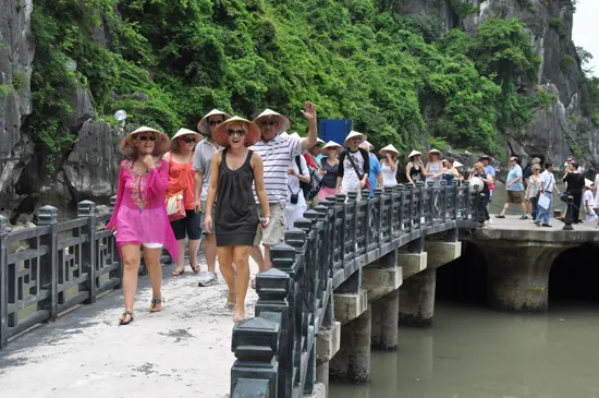 Du lịch Việt bao giờ “cất cánh”?