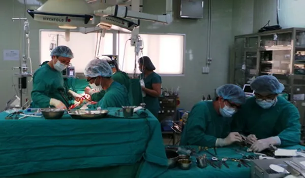 Thực hiện thành công 02 ca thay van động mạch chủ qua ống thông