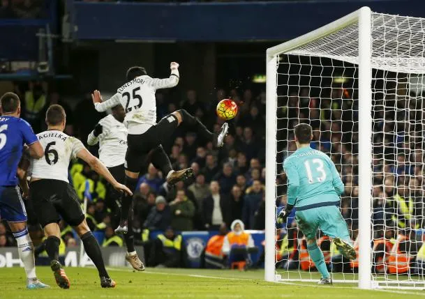 Kết quả bóng đá (17/1): Leicester trở lại đầu bảng, Chelsea chết hụt trên sân nhà