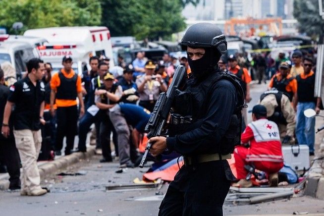 12 người bị bắt sau vụ tấn công chết người Jakarta