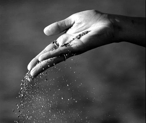 Hãy rũ bỏ phiền muộn, giữ lòng bình an em nhé !