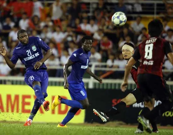 Becamex Bình Dương đánh bại đội bóng SCG Muang Thong United  2-1